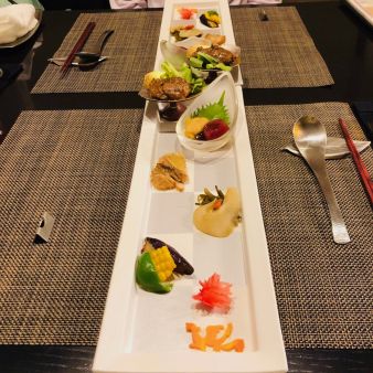 彩り豊かな前菜六種盛合せ 